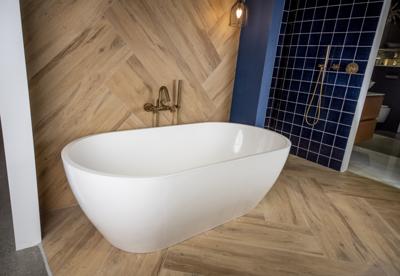 Luca Sanitair Luva vrijstaand bad van solid surface inclusief afvoerset chroom 160 x 80 x 52 cm, mat wit