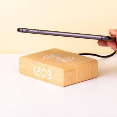 Wekker Met Smartphonelader