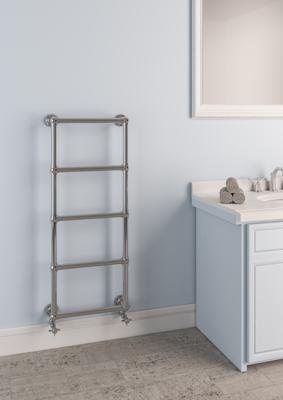 Eastbrook Stour klassieke hangende radiator 155x50cm Chroom 260 watt Eastbrook Stour klassieke hangende radiator 155x50cm Chroom 260 watt