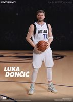 NBA Collection Real Masterpiece Action Figure 1/6 Luka Doncic 30 cm