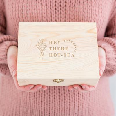 Gepersonaliseerde houten theedoos hot-tea met naam Gepersonaliseerde houten theedoos hot-tea met naam