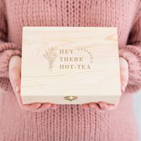 Gepersonaliseerde houten theedoos hot-tea met naam
