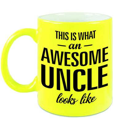 Awesome uncle / oom fluor gele cadeau mok / verjaardag beker 330 ml - feest mokken Awesome uncle / oom fluor gele cadeau mok / verjaardag beker 330 ml - feest mokken
