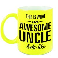 Awesome uncle / oom fluor gele cadeau mok / verjaardag beker 330 ml - feest mokken