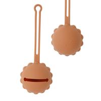 Dutsi - Welpje Serie - Siliconen Fopspeenhouder met Leeuwen Ontwerp - Kaneelbruin