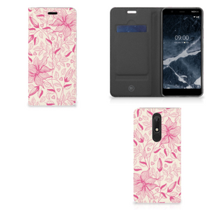 Nokia 5.1 (2018) Smart Cover Pink Flowers