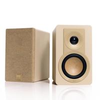 DALI KUPID Premium compacte passieve hifi-plankluidspreker, 2-weg design met 4,5 inch woofer en 1 inch tweeter, inclusief wandhouder (paar) - karamel wit
