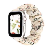 By Qubix - Elastisch scrunchie nylon bandje - Bloemenprint licht - Compatible met Apple Watch 44mm / 45mm / 46mm / 49mm - Compatible Apple watch
