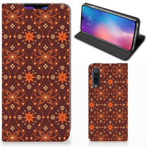 Xiaomi Mi 9 Hoesje met Magneet Batik Brown