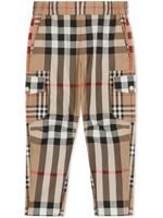 Burberry Kids pantalon cargo à motif Mixed Vintage Check - Tons neutres