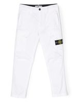 Stone Island Junior pantalon cargo à patch Compass - Blanc