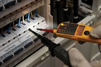 Fluke T150/VDE Tweepolige spanningstester CAT III 690 V, CAT IV 600 V LED, LCD, Akoestisch, Vibratie - thumbnail