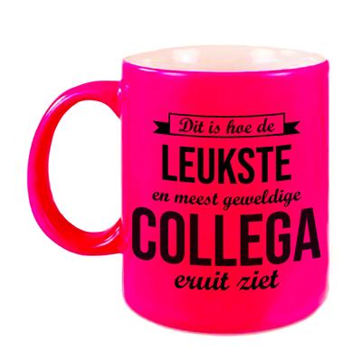 Leukste en meest geweldige collega cadeau mok / beker neon roze 330 ml - feest mokken Leukste en meest geweldige collega cadeau mok / beker neon roze 330 ml - feest mokken