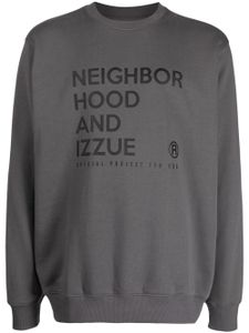 izzue x Neighborhood sweat à logo imprimé - Gris