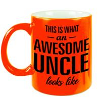 Awesome uncle / oom fluor oranje cadeau mok / verjaardag beker 330 ml - feest mokken