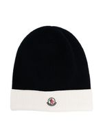 Moncler Enfant bonnet en maille à patch logo - Bleu