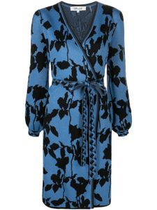 DVF Diane von Furstenberg robe portefeuille Bessina à fleurs en jacquard - Bleu