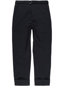 sacai pantalon court ceinturé à ourlet retroussé - Noir