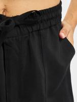 Urban Classics / Rok Viscose Twill in zwart