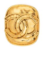 CHANEL Pre-Owned broche carrée à logo CC - Or - thumbnail