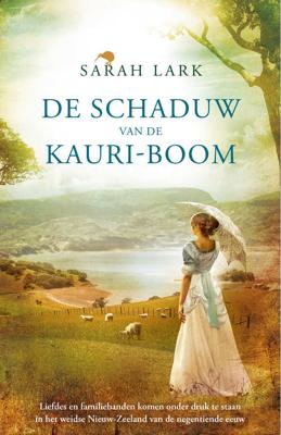 De schaduw van de kauri-boom - Sarah Lark - Hardcover (9789026137792) De schaduw van de kauri-boom - Sarah Lark - Hardcover (9789026137792)