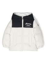 Moncler Enfant doudoune à logo brodé - Blanc