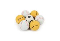 Een elastische rubberen oranje bal voor een puppy Een elastische rubberen oranje bal voor een puppy