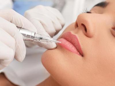 Lip blushing + touch-up bij N. Iris Beauty