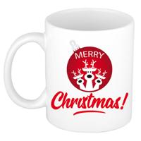 Kerstcadeau mok/beker Merry Christmas rode kerstbal met rendieren 300 ml - Bekers