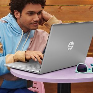 HP 17-cn2956nd Laptop 43,9 cm (17.3") Full HD Intel® Core™ i5 i5-1235U 16 GB DDR4-SDRAM 512 GB SSD Wi-Fi 5 (802.11ac) Windows 11 Home Zilver