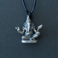 Hanger Ganesha aan Waxkoord (2,3 x 2,2 cm)
