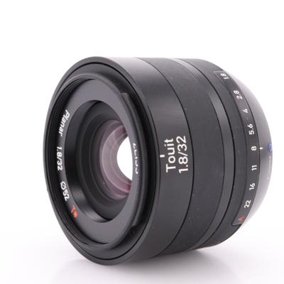 Zeiss Touit 32mm F/1.8 voor Fujifilm X-mount occasion