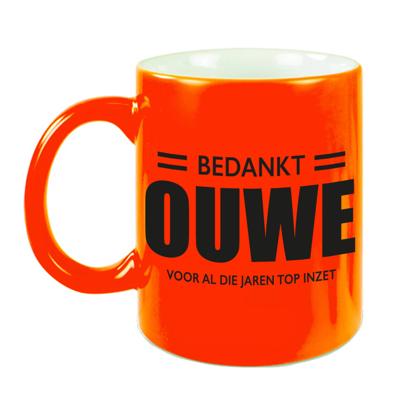 Bedankt ouwe voor de top inzet mok / beker neon oranje 330 ml - Pensioen afscheidscadeau collega - feest mokken
