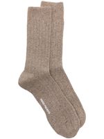 Norse Projects chaussettes à logo imprimé - Marron