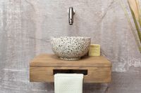 Saniclear Seba fonteinset met bruin eiken plank, zwart-witte terrazzo waskom en verouderd ijzer kraan voor in het toilet - thumbnail