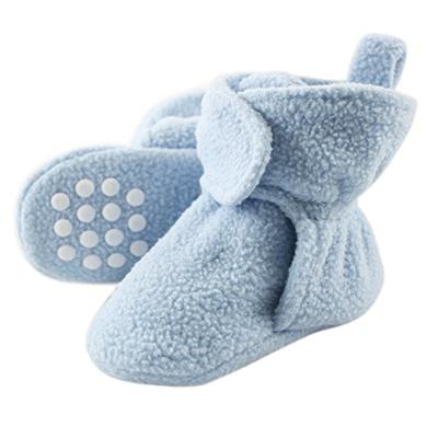 Luvable Friends Baby Meisjes Fleece gevoerde laarsjes, neutraal lichtgrijs winter accessoire set, Lichtblauw, 0-6 Maanden