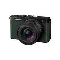 Panasonic Lumix DC-S9NE-G Full-frame Spiegelloze Vlogcamera met Open Poort, 24,2 MP, 6K / 4K video, 779-punts PDAF, Beeldstabilisatie, 5 GHz WiFi, Groen, met S-R1840E 18-40mm S Lens
