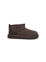 UGG Kids bottines Classic Ultra Mini en daim - Marron