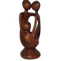 Houten Beeld Familie 3 Personen Gedraaid (ca. 27 x 8 x 8 cm)