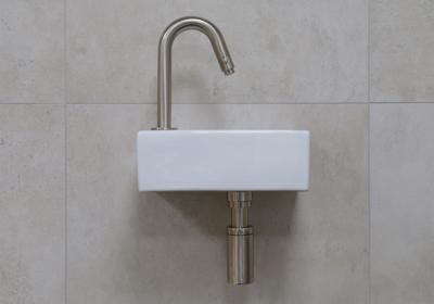 Mueller Rhea XXS fonteinset glans wit met RVS gebogen fonteinkraan links Mueller Rhea XXS fonteinset glans wit met RVS gebogen fonteinkraan links