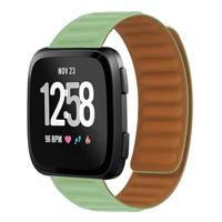 By Qubix - Compatible met Fitbit Versa 3/4 & Sense 1/2 - Siliconen Loop bandje - Lichtgroen - Compatible fitbit bandje