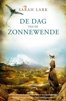 De dag van de zonnewende - Sarah Lark - Hardcover (9789026137815) De dag van de zonnewende - Sarah Lark - Hardcover (9789026137815)
