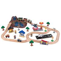 KidKraft 17826 Bucket Top Mountain houten treinbaanset met tafel voor kinderen, spoorwegactiviteitenset inclusief accessoires (61 stuks)