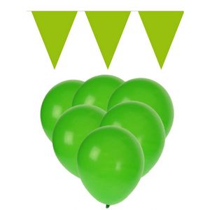 Decoratie groen 15 ballonnen met 2 vlaggenlijnen   -