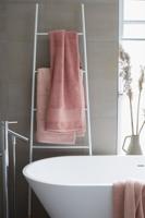 Beddinghouse Beddinghouse Sheer Handdoek 60x110 Zacht Roze