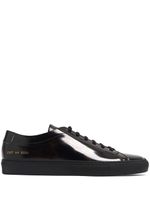 Common Projects baskets Trail à détail en cuir verni - Noir - thumbnail