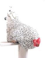 Farmwood Animals Kip met metalen staart, zittend aan de rand, 23 x 14 x 24 cm