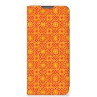 Motorola Moto G22 Hoesje met Magneet Batik Oranje