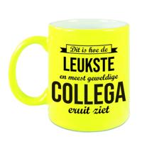 Leukste en meest geweldige collega cadeau mok / beker neon geel 330 ml - feest mokken