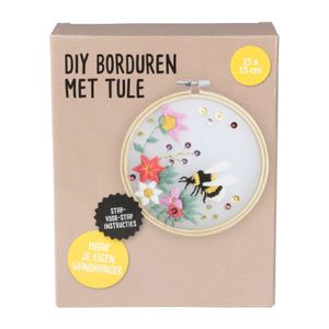 DIY borduursetje -wandhanger met tule - 15x15 cm